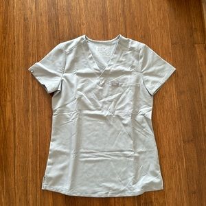 Figs single pocket scrub top in cement